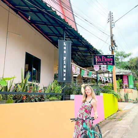 Bed and Breakfast Les Fleurs House Khao Lak Exteriér fotografie