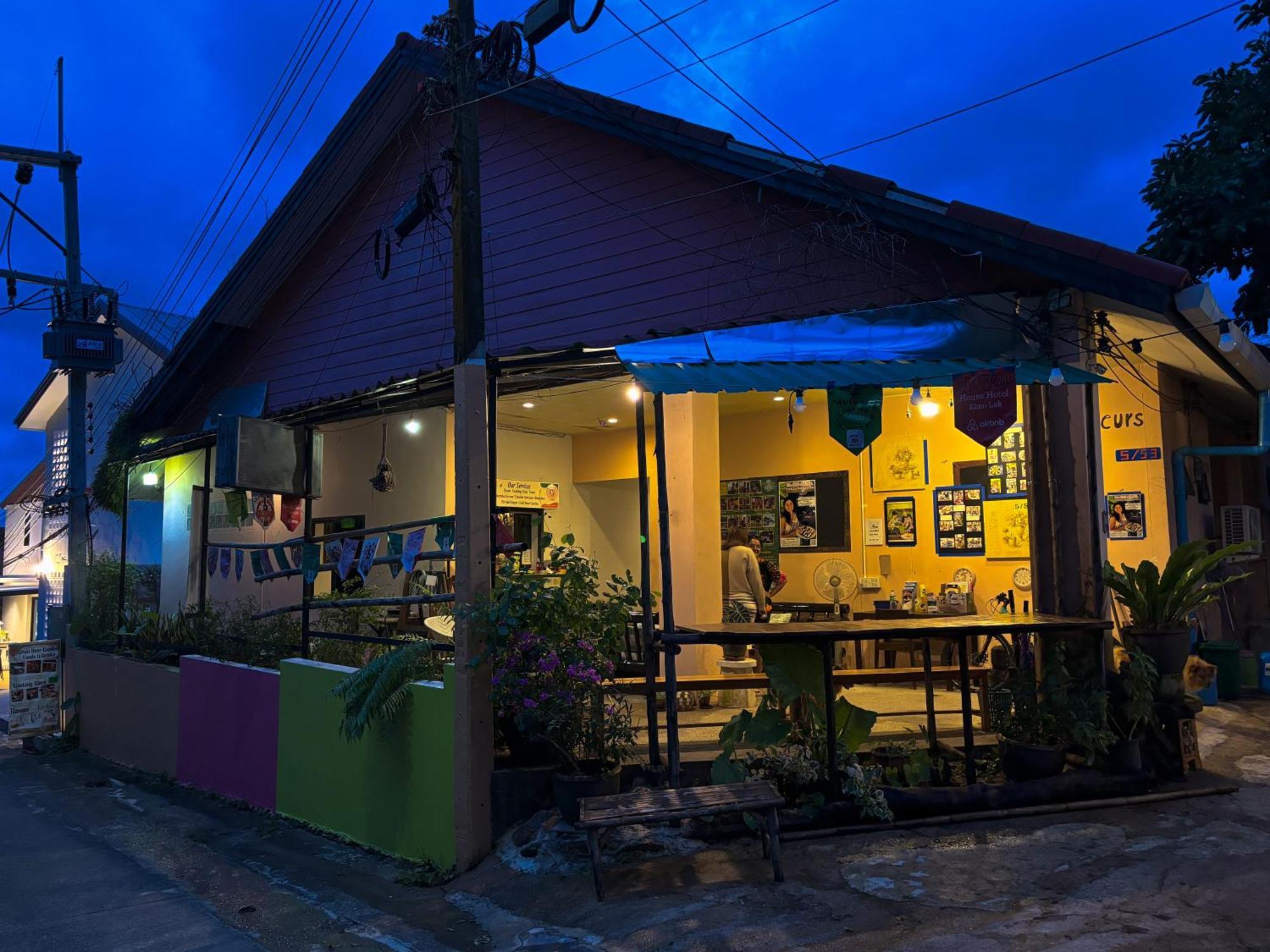 Bed and Breakfast Les Fleurs House Khao Lak Exteriér fotografie
