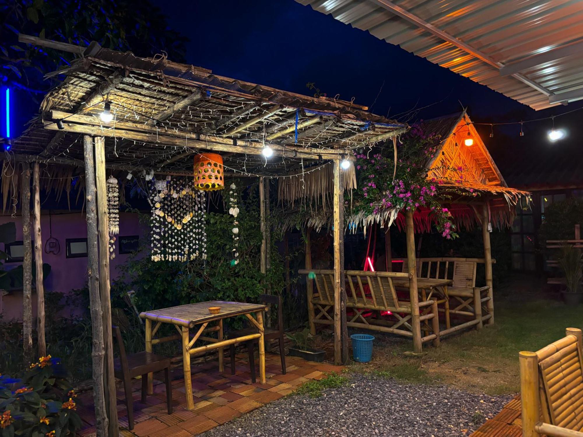 Bed and Breakfast Les Fleurs House Khao Lak Exteriér fotografie
