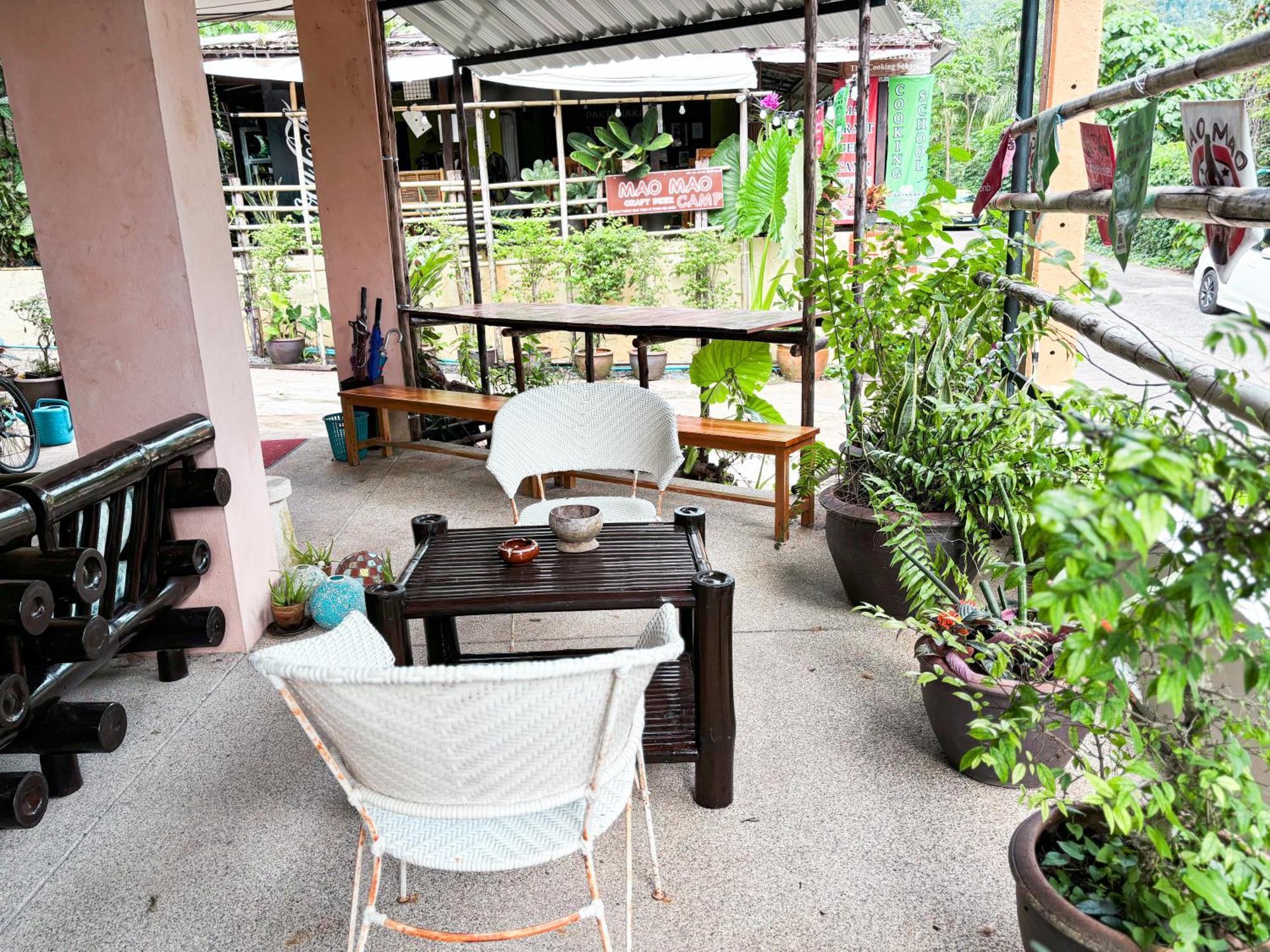 Bed and Breakfast Les Fleurs House Khao Lak Exteriér fotografie